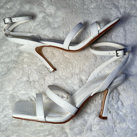 Marc Fisher Heel; size 6 - Picture 2 of 9